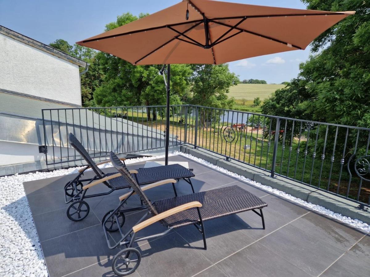 Ferienwohnung Mit Kamin Und Traumhafter Dachterrasse Mit Weitblick In Die Natur Neu Gaarz Exterior foto